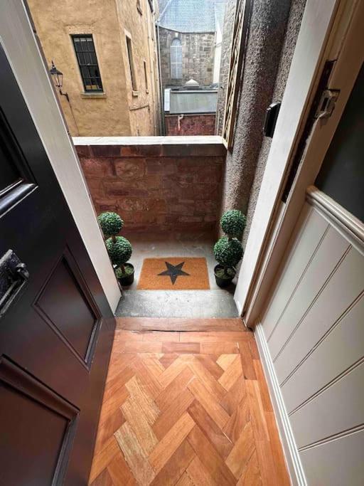 16Th Century Courtyard Apartment On The Royal Mile Edinburgh Exterior photo