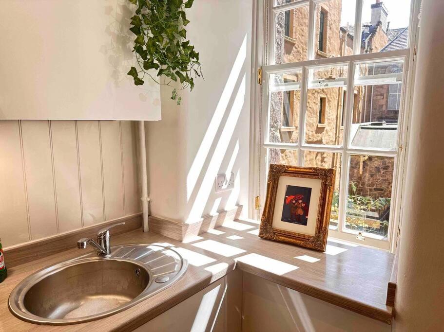 16Th Century Courtyard Apartment On The Royal Mile Edinburgh Exterior photo