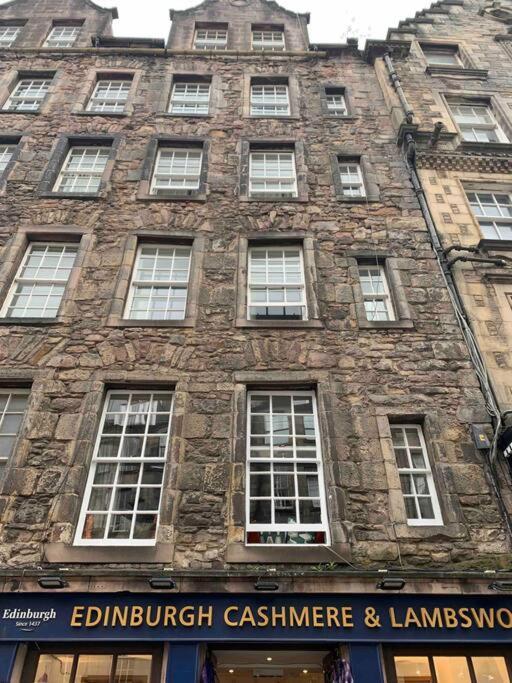 16Th Century Courtyard Apartment On The Royal Mile Edinburgh Exterior photo